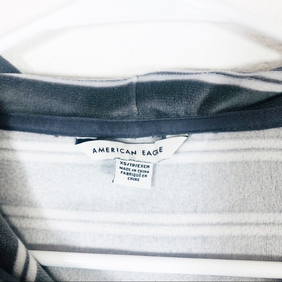 AE🔥SALE🔥 American Eagle oversized gray stripe velour hoodie top Medium - Picture 6 of 8